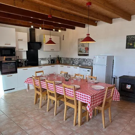 Les Volets Bleus بيت للعطل *