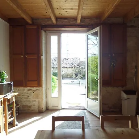 Les Volets Bleus Semesterbostad Saint-Saviol