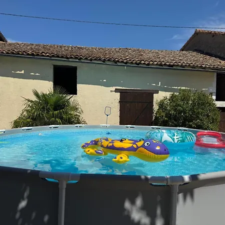 Les Volets Bleus Saint-Saviol