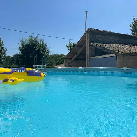 Les Volets Bleus Semesterbostad